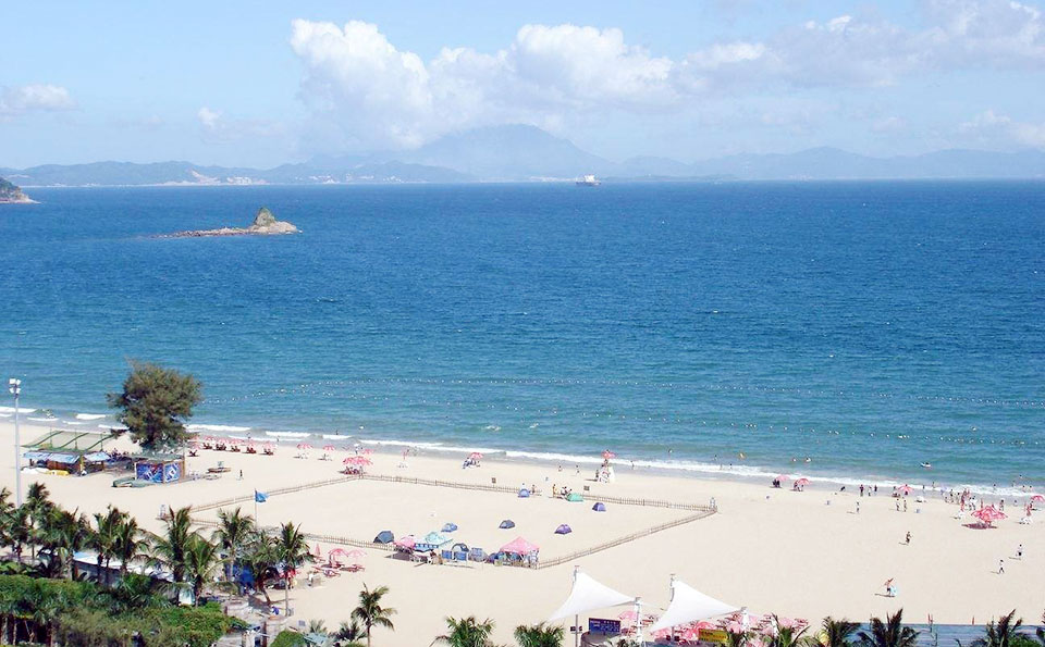 【推荐理由一：俯瞰海岸】澳头海岸线长33公里，站在自己家阳台上就可近观海景，黄昏海边散步滨海公园就是您的后花园，生活居家——有海的地方才是最理想的地方。