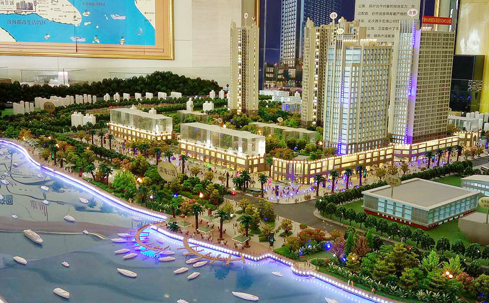 【推荐理由四：环境优美】大亚湾森林公园距本项目仅10分钟，让海景城的徒步客发现原生态的风景，体验大峡谷的登山乐趣,感受原生态的健康生活方式。冼马湖，周末邀朋唤友去垂钓，让您尽享大自然的悠然自得。